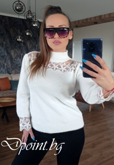 Красива дамска блуза с дантела на деколтето Нимана